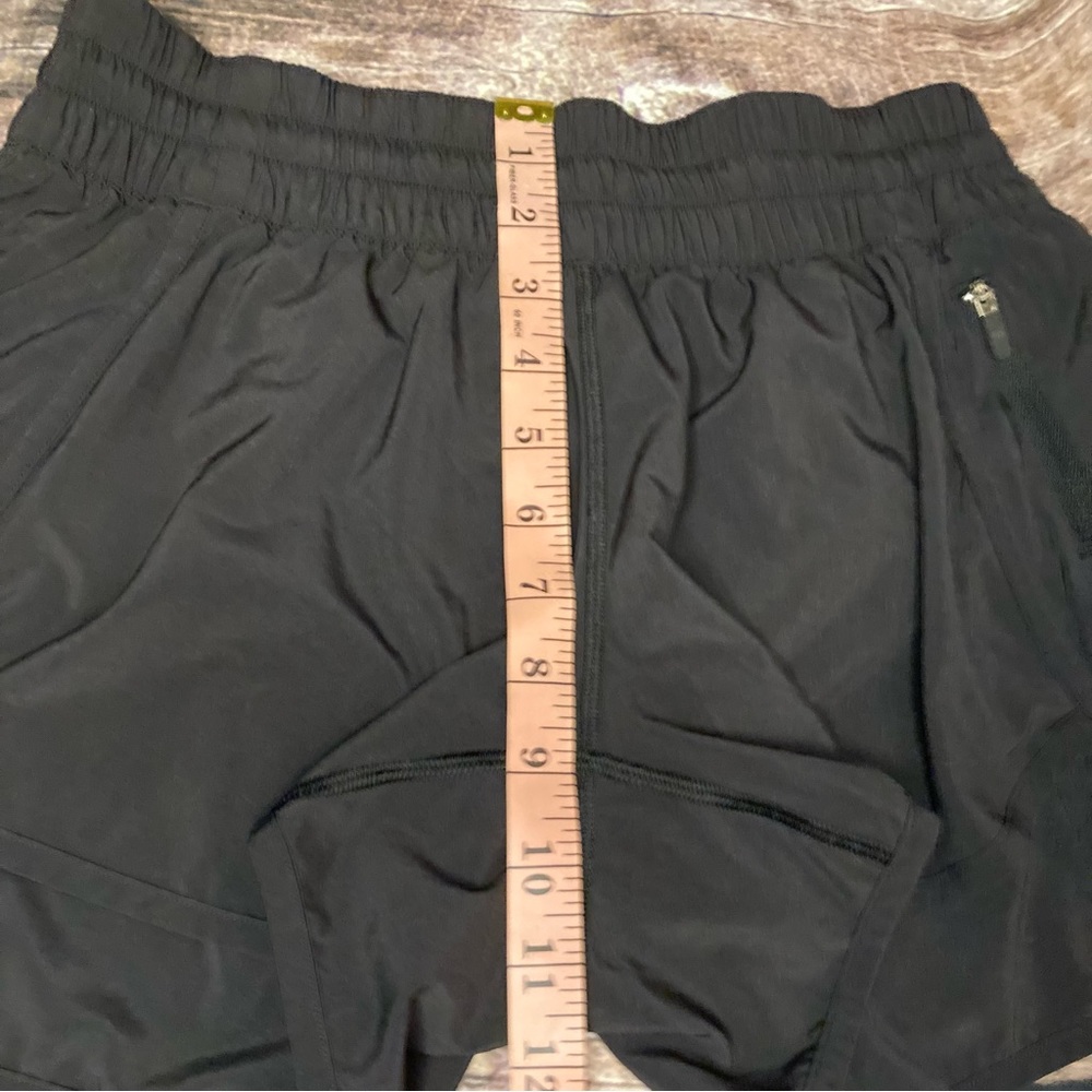 Lululemon shorts - Picture 5 of 8